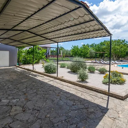 Pet Friendly In With Wifi Сasa de vacaciones Pridraga