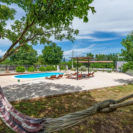 Pet Friendly In With Wifi Сasa de vacaciones