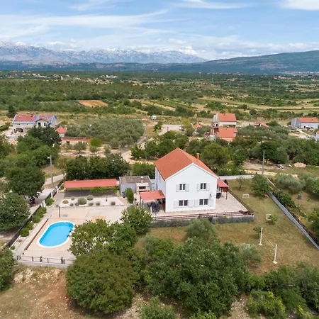 Pet Friendly In With Wifi Сasa de vacaciones Pridraga