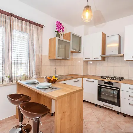 Pet Friendly In With Wifi Сasa de vacaciones Pridraga